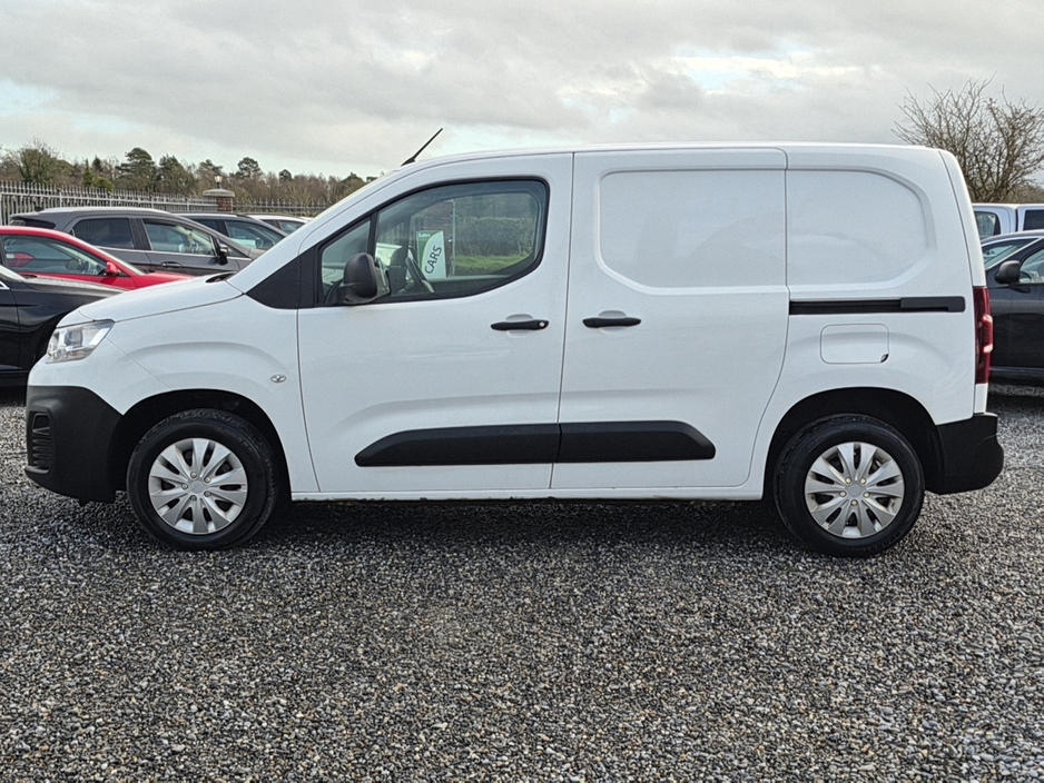 2021 Citroen Berlingo Enterprise 650 Van 1.5 Diesel with 3 seats in front and side loading door.