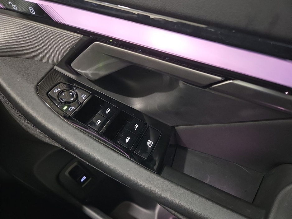 2025 BMW 5 Series - image 23