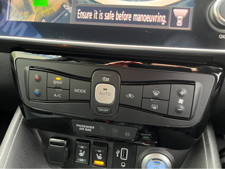 2020 Nissan Leaf N-CONNECTA EV //LOW MILES//HIGH SPEC//HEATED FRONT AND REAR SEATS//360 PARKING CAMERAS//KEYLESS ENTRY//ADAPTIVE CRUISE CONTROL// €13,950