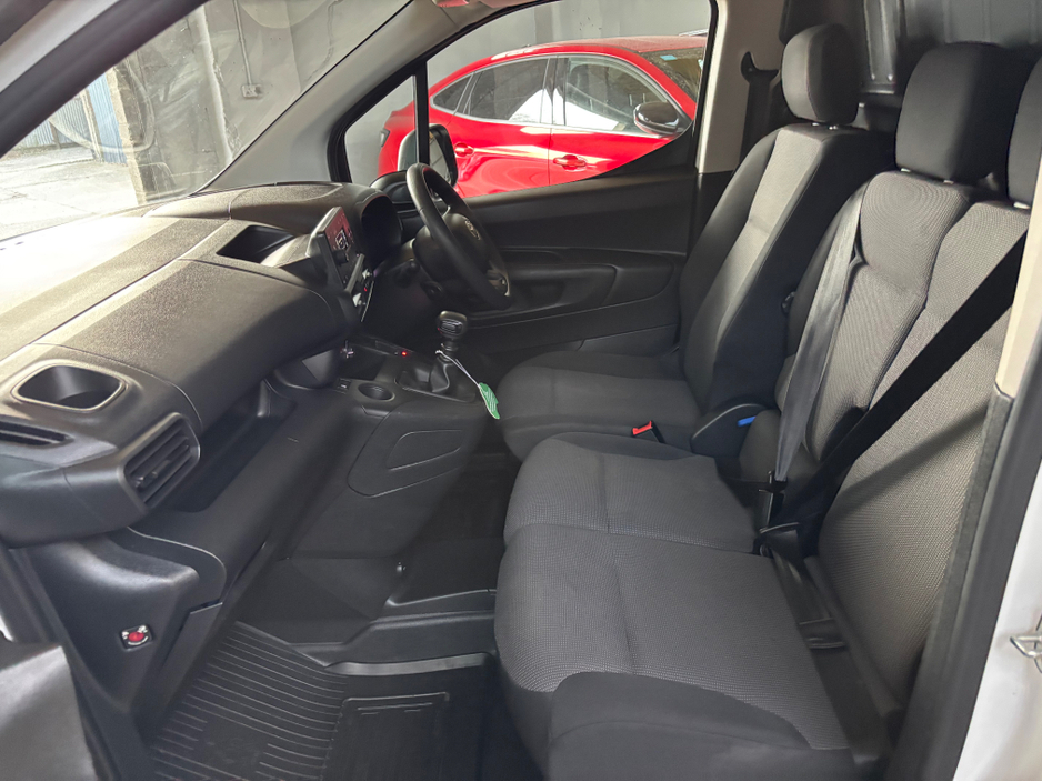 2022 Toyota Proace City - image 13