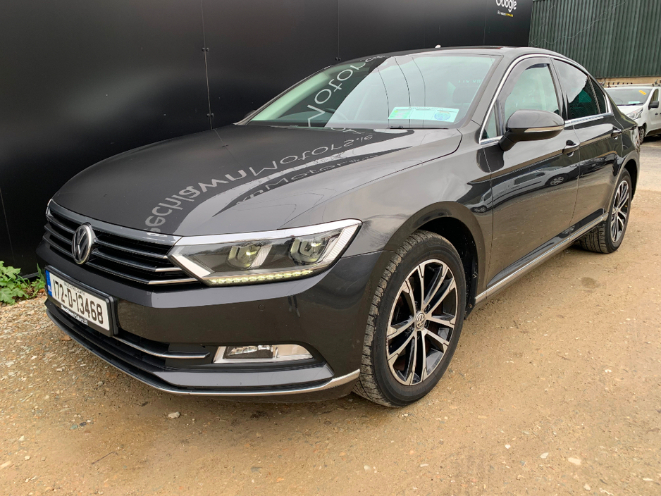 2017 Volkswagen Passat - image 8