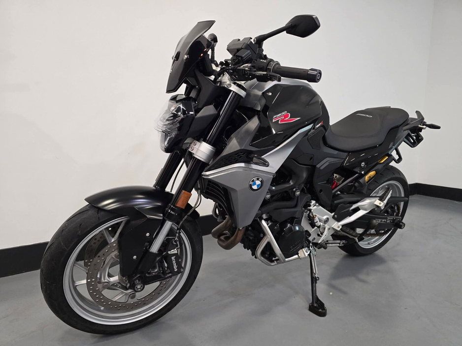 2022 BMW F900R - image 3