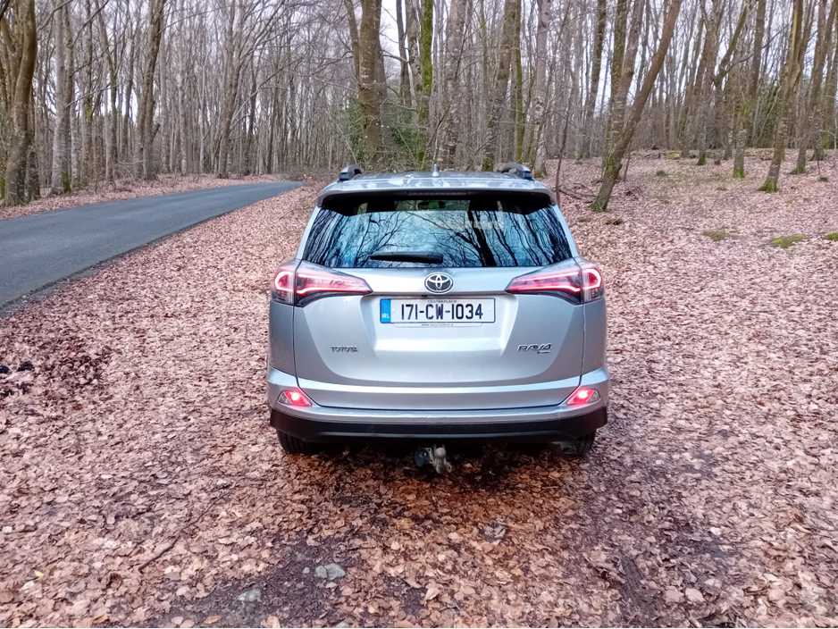 2017 Toyota Rav4 - image 7