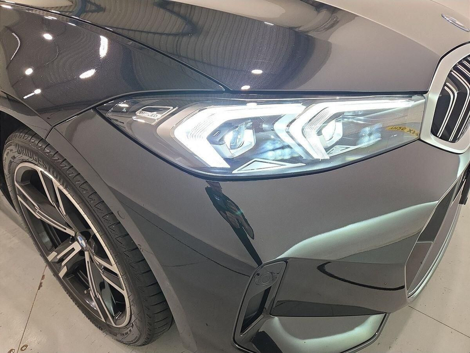 2025 BMW 3 Series - image 21