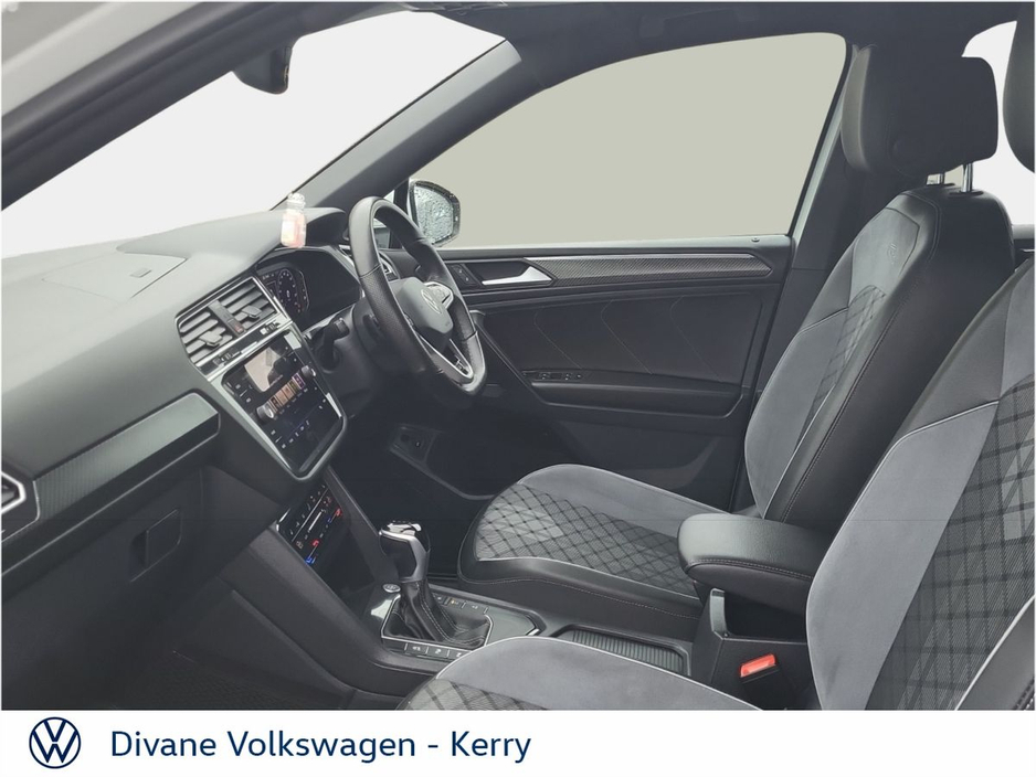 2024 Volkswagen Tiguan Allspace - image 4