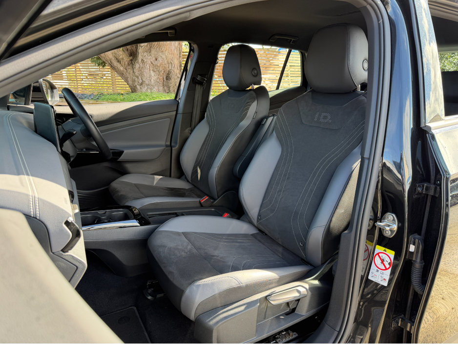 2023 Volkswagen ID.4 - image 28