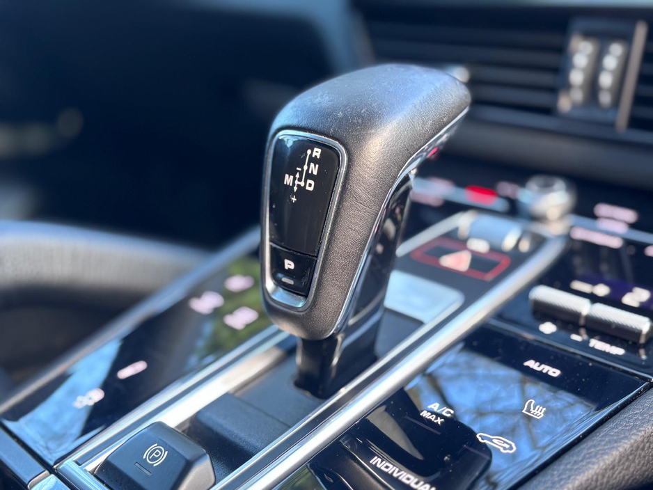 2022 Porsche Cayenne - image 18