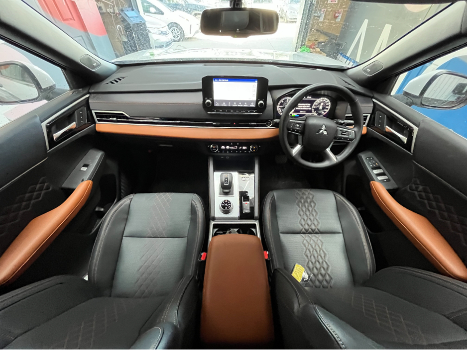 2024 Mitsubishi Outlander - image 22