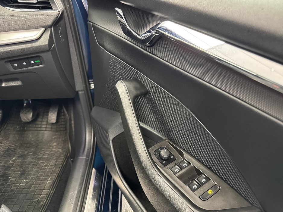 2023 Skoda Octavia - image 11