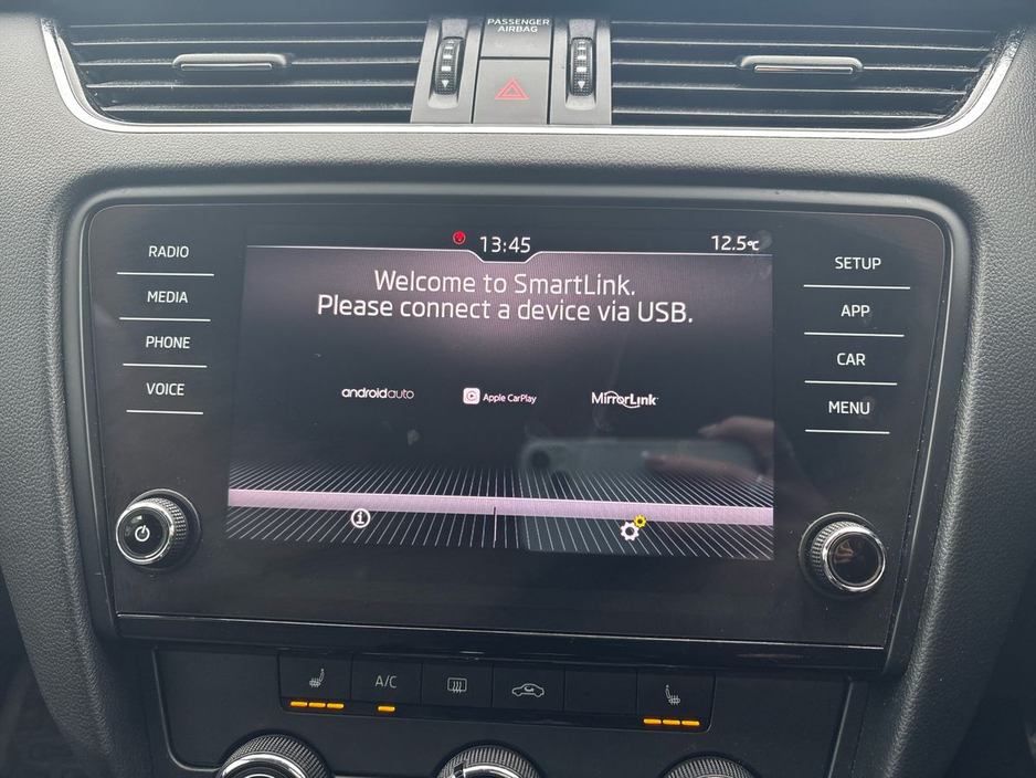 2020 Skoda Octavia - image 21