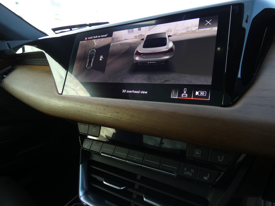 2022 Audi e-tron - image 18