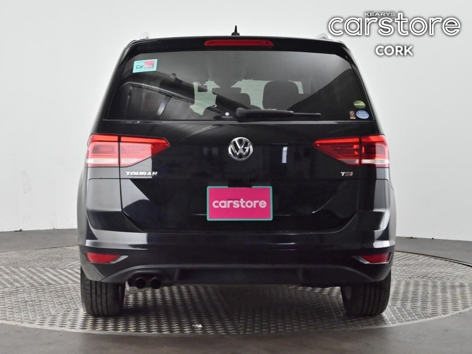 2016 Volkswagen Touran - image 4