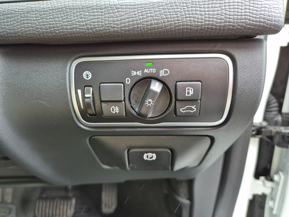 2017 Volvo XC60 - image 28