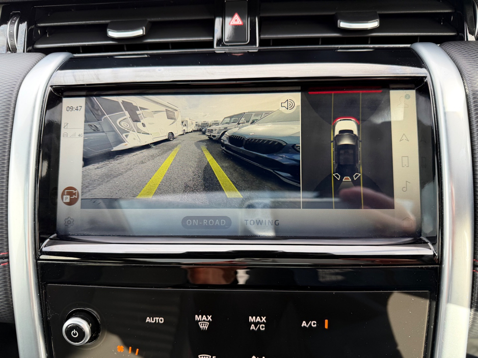 2022 Land Rover Discovery - image 18