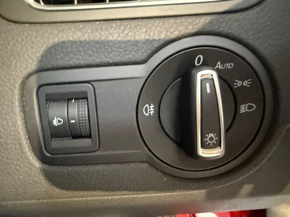 2016 Volkswagen Polo - image 18