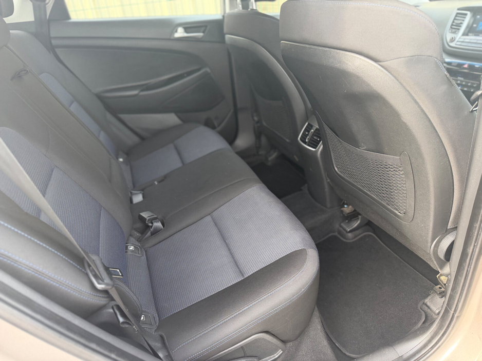 2015 Hyundai Tucson - image 11