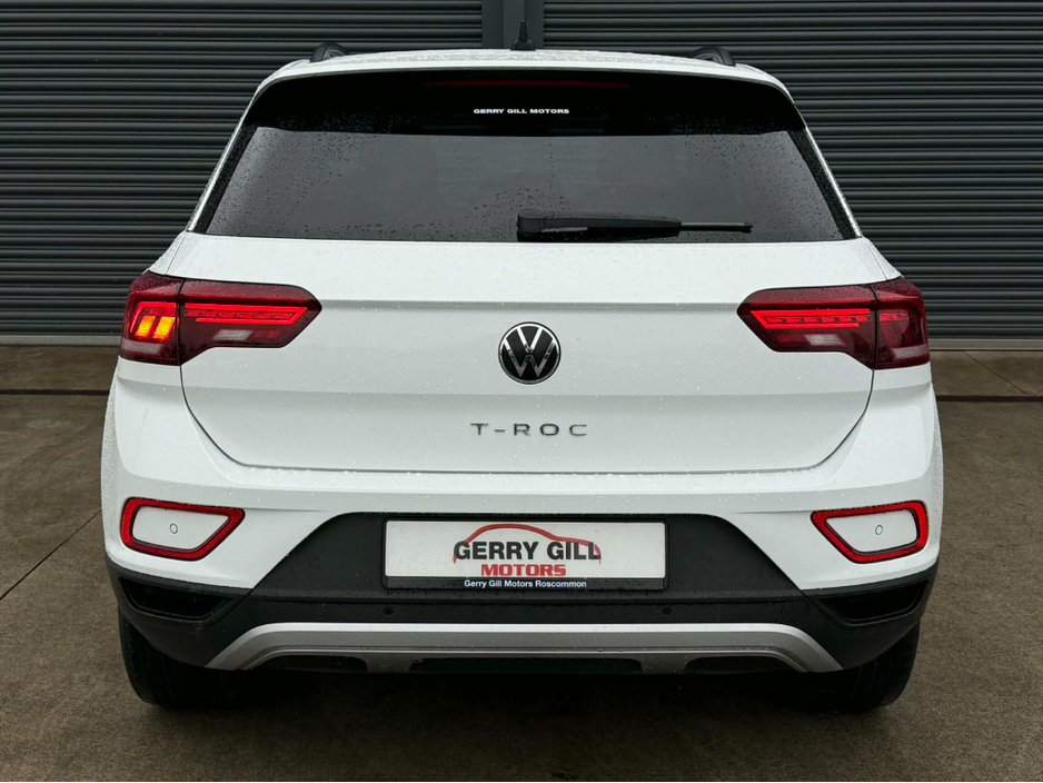 2024 Volkswagen T-Roc - image 5