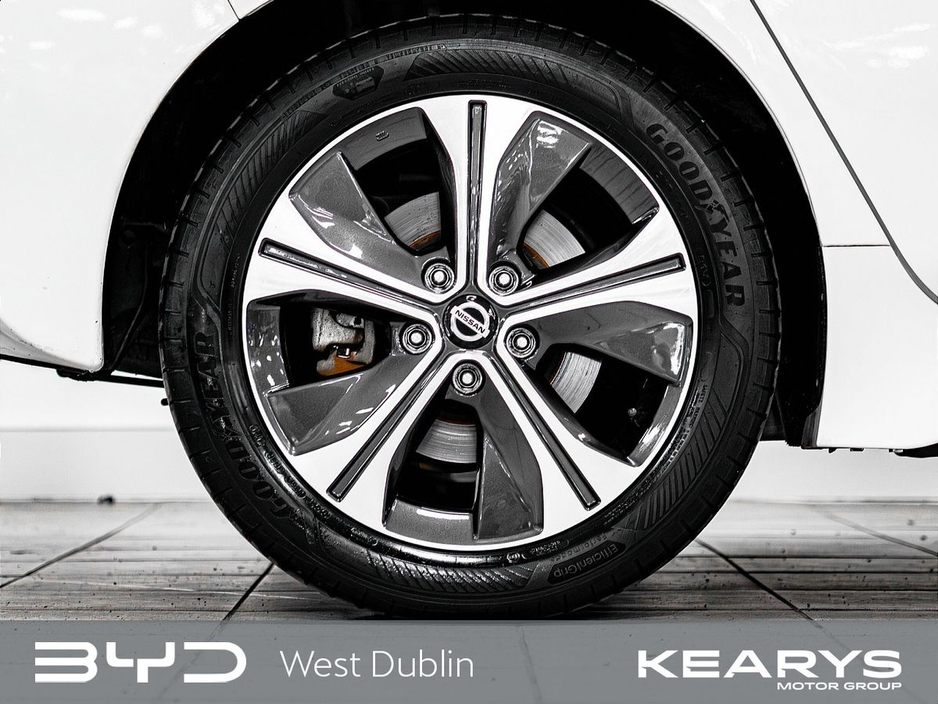 2022 Nissan Leaf - image 23