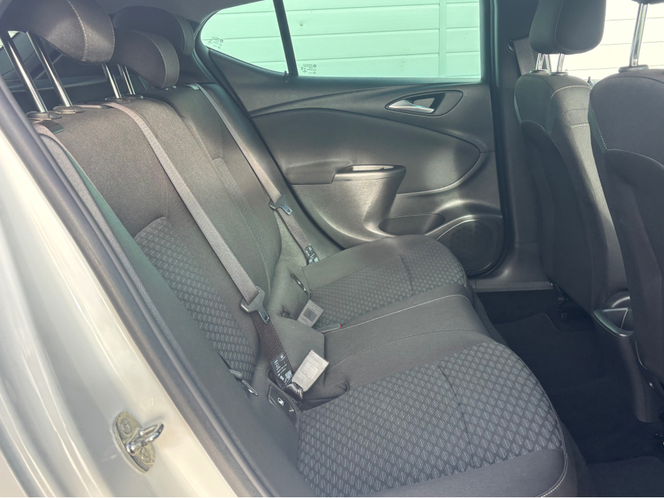 2021 Opel Astra - image 11