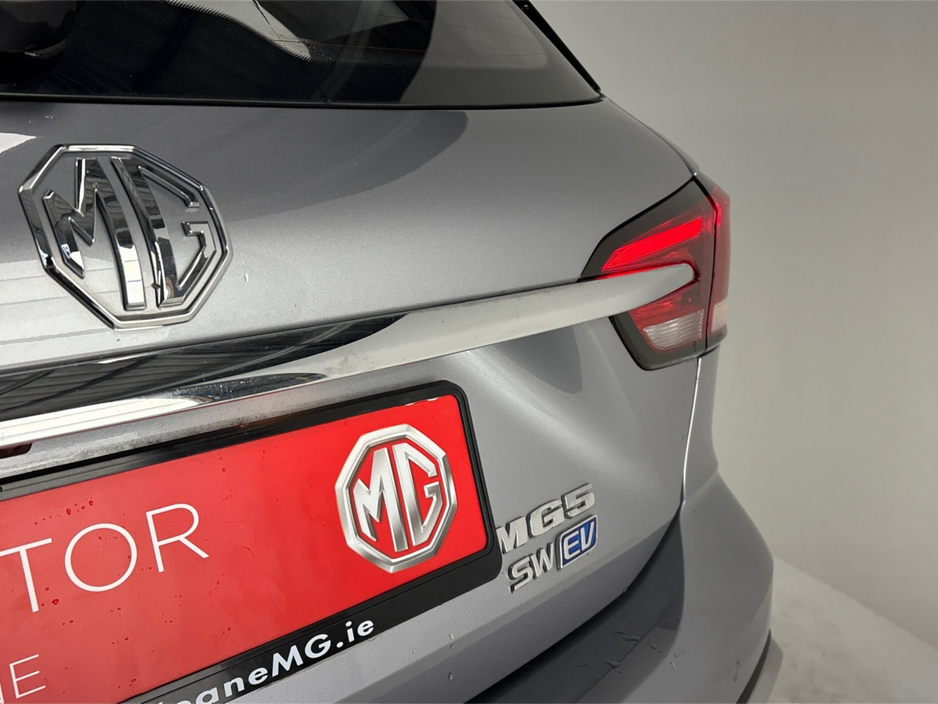 2022 MG 5 EXCLUSIVE**HEATED LEATHER SEATS**SEMI DIGITAL DASH**TOUCHSCREEN INFOTAINMENT**APPLE CAR PLAY**MULTIFUNCTIONAL STEERING WHEEL**CRUISE CONTROL**REVERSE CAMERA**PARKING SENSORS**KEYLESS START**ISOFIX** €18,995