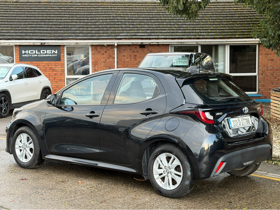 2023 Toyota Yaris 1.5 HYBRID..REAR CAMERA..APPLE CARPLAY €16,900