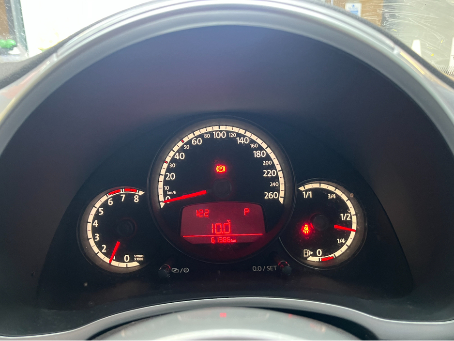 2013 Volkswagen Beetle - image 17