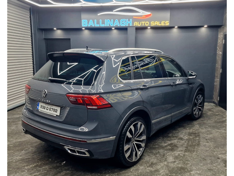 2023 Volkswagen Tiguan - image 7