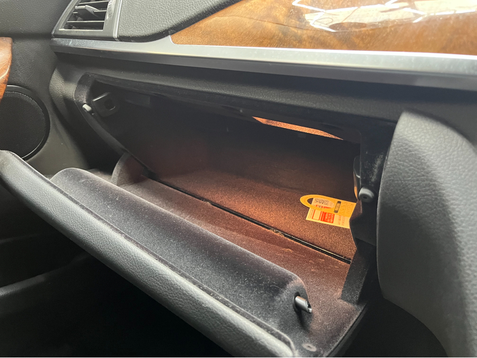 2018 BMW 3 Series - image 20