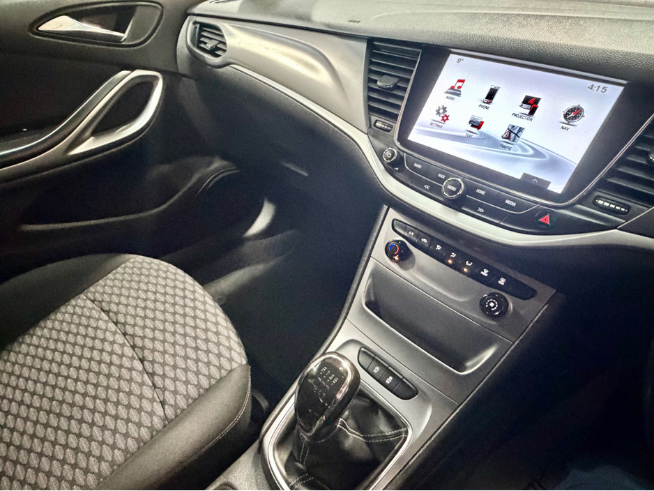 2017 Opel Astra - image 4