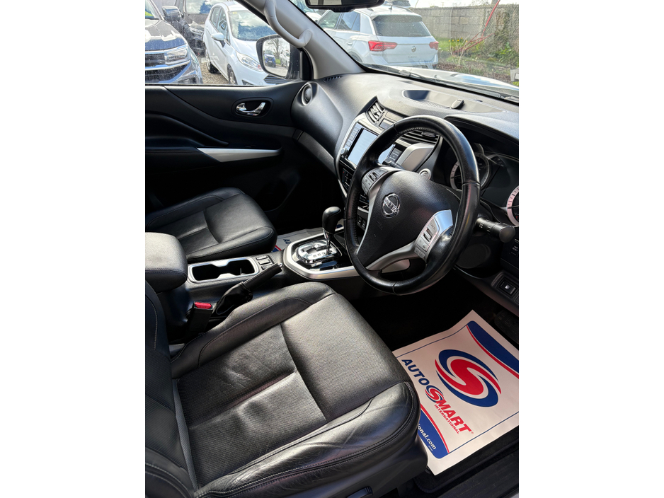 2020 Nissan Navara - image 6