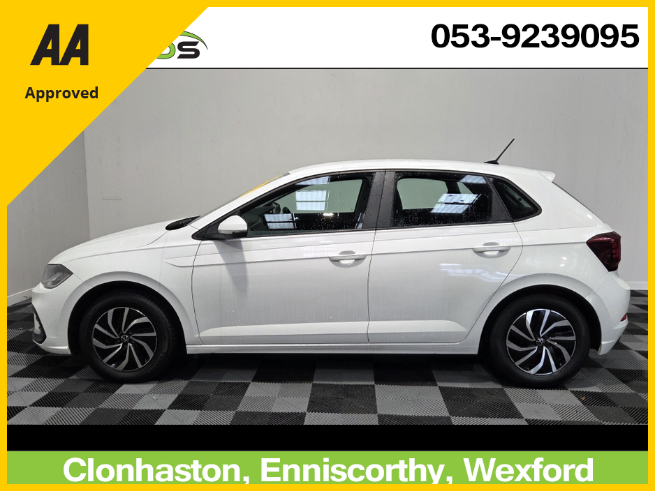 2022 Volkswagen Polo - image 3