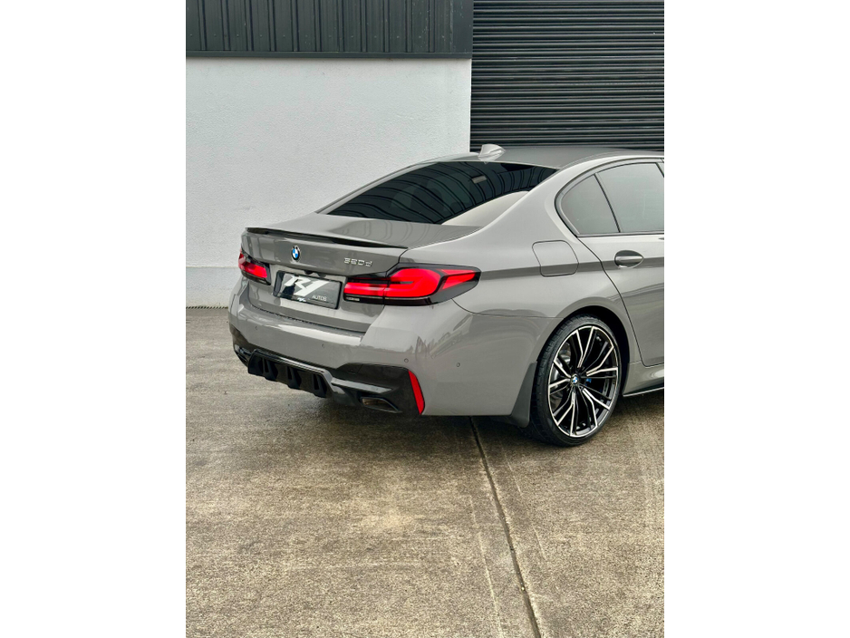 2021 BMW 5 Series - image 12