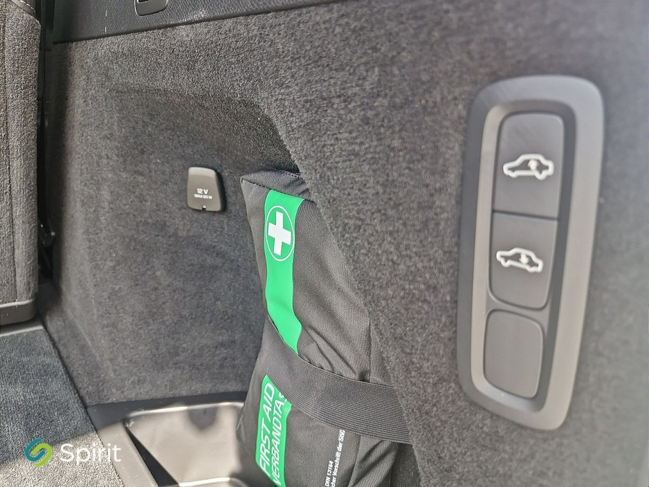 2024 Volvo XC90 T8 "Plug In Hybrid" AWD, Ultimate (Bright Theme) Full Nappa Leather, Heated & Ventilated Seats, Sunroof, Adaptive Cruise Control with Pilot Assist, Heads Up Drivers Display, 22inc Alloys, B&W Sound, A €76,950