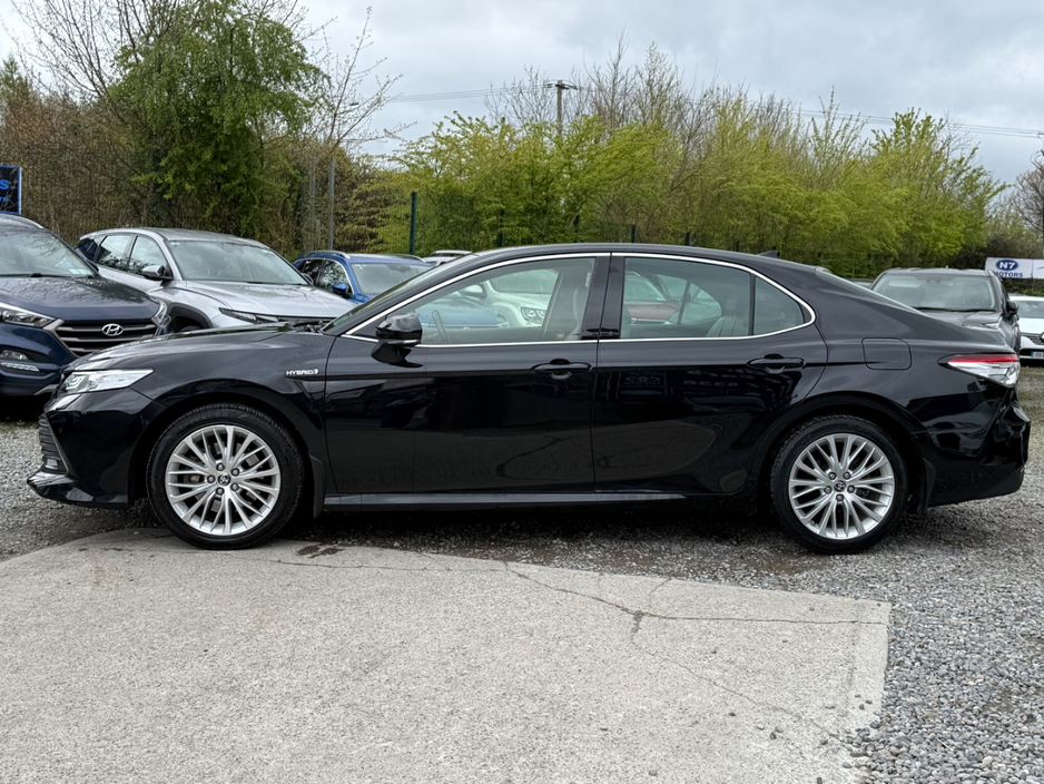 2021 Toyota Camry - image 6