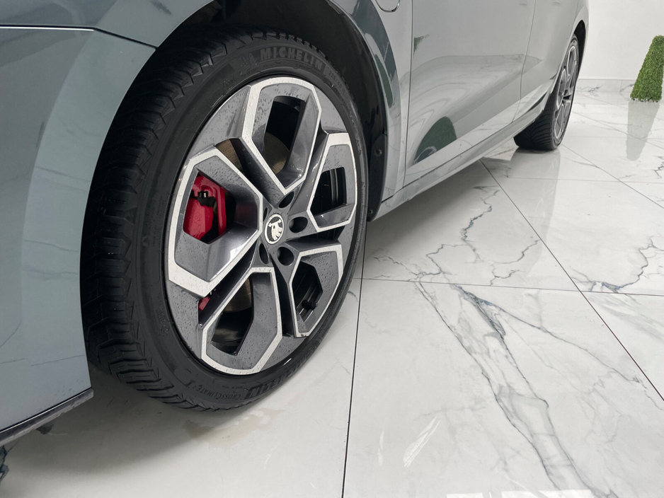 2021 Skoda Octavia - image 9