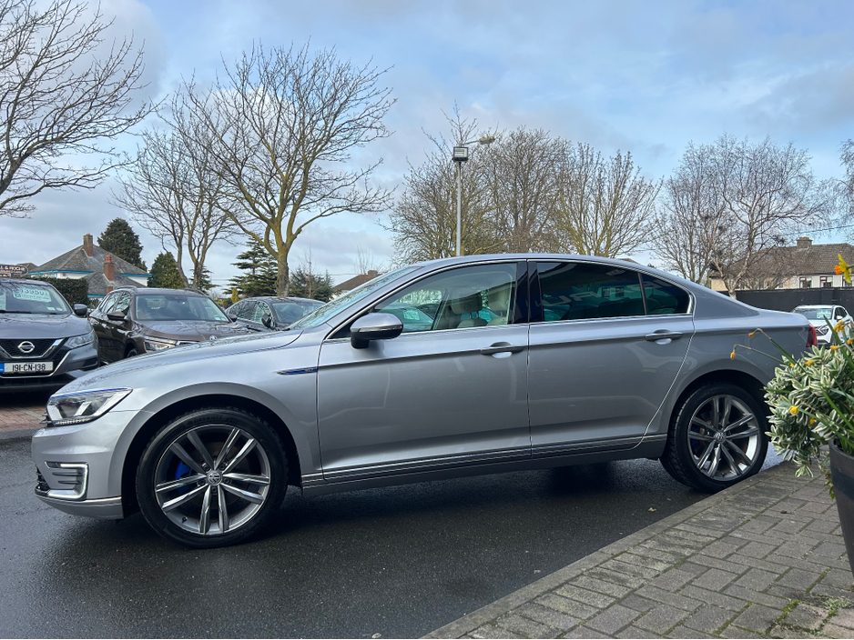 2018 Volkswagen Passat - image 7