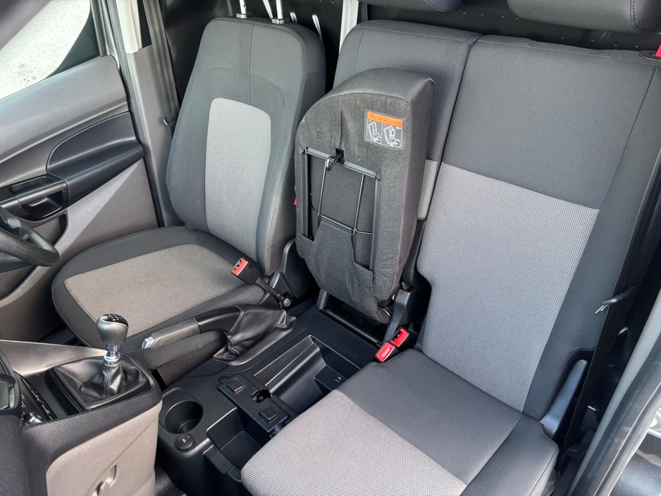2022 Ford Transit Connect - image 17