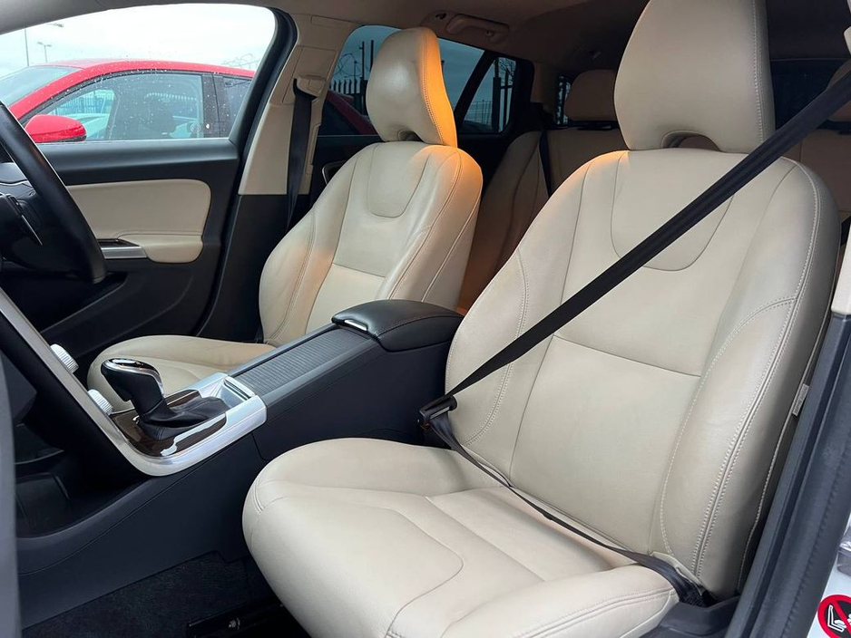 2017 Volvo V60 D4 CLASSIC 2.0 D // OPENING SUNROOF // LEATHER HEATED SEATS // REVERSE CAMERA €18,950