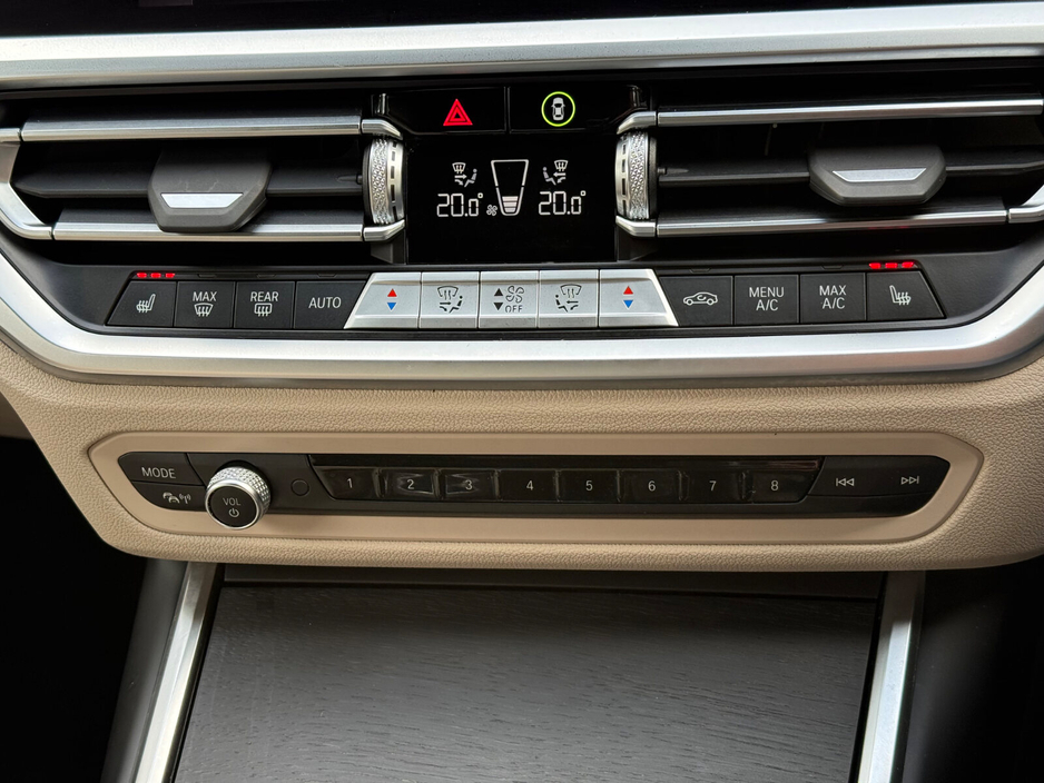 2022 BMW 3 Series - image 22