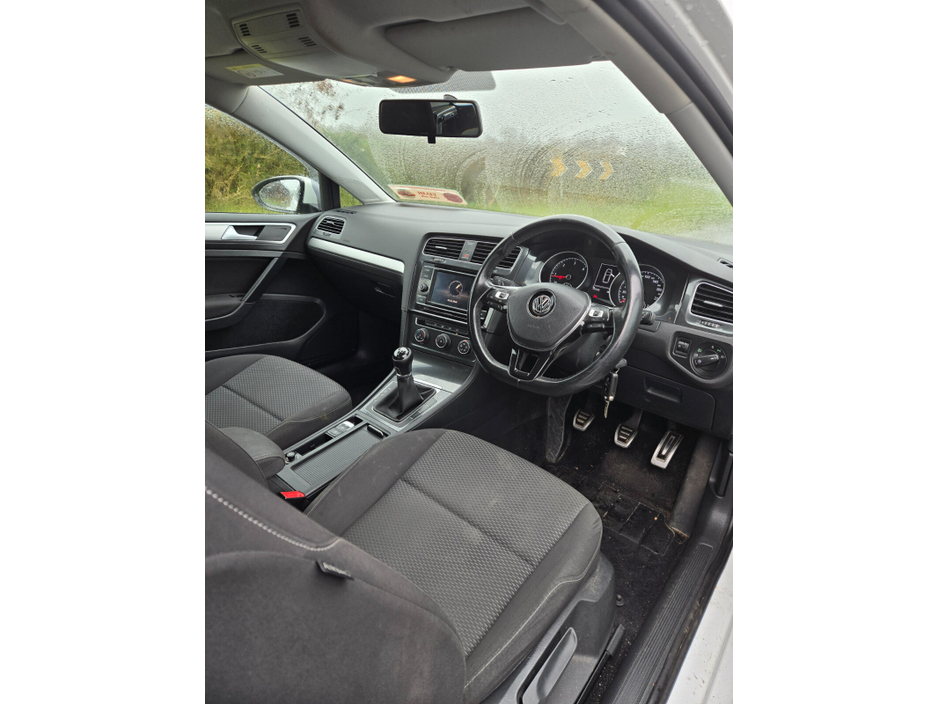 2017 Volkswagen Golf  €10,500