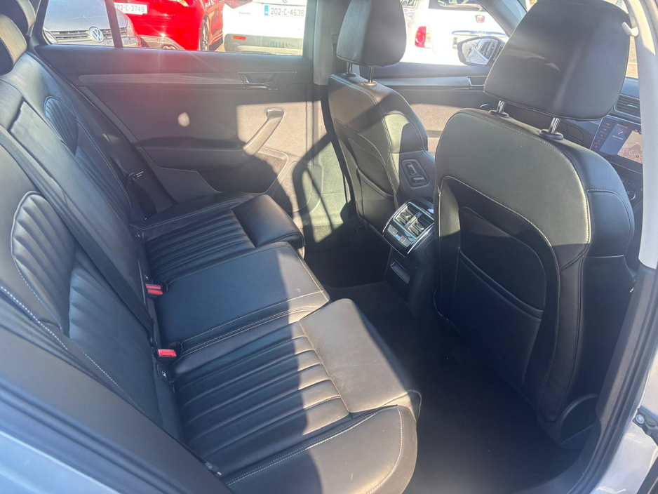 2022 Skoda Superb - image 12