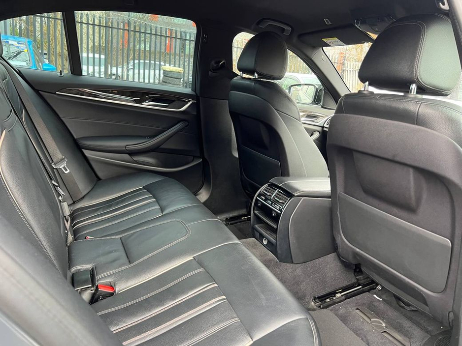 2018 BMW 5 Series - image 8