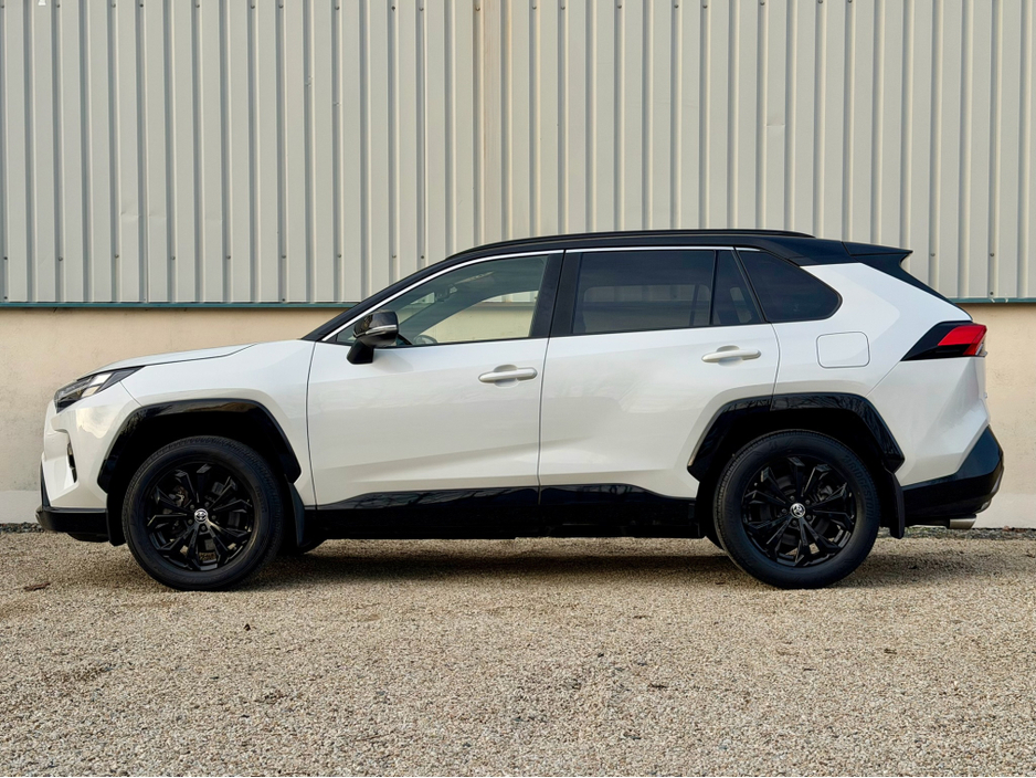 2022 Toyota Rav4 - image 6