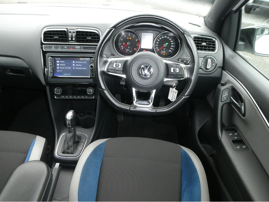 2015 Volkswagen Polo - image 28