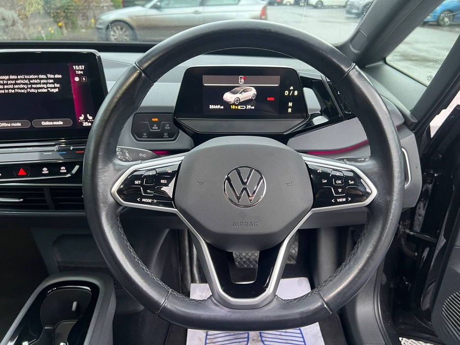 2023 Volkswagen ID.3 LIFE 58KWH // APPLE CARPLAY/ANDROID AUTO // PARKING SENSORS // DUAL ZONE CLIMATE CONTROL €20,950