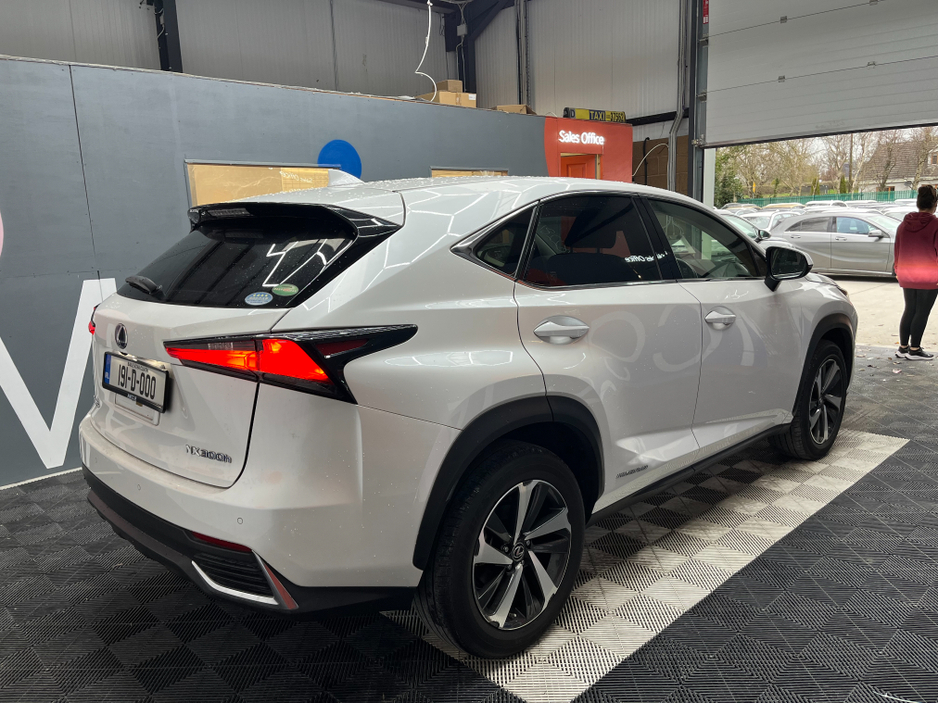 2019 Lexus NX 300 h - image 2