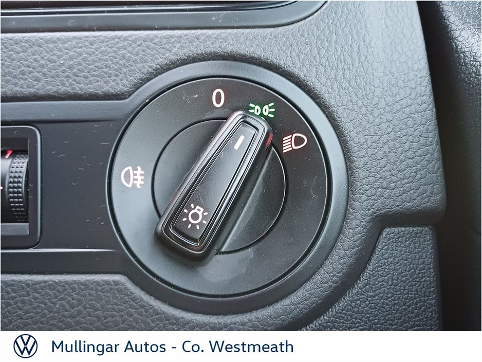 2015 Volkswagen Polo - image 9