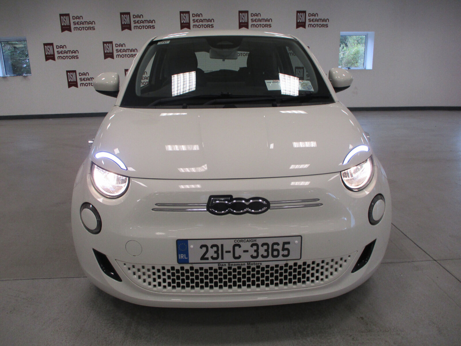 2023 Fiat 500 - image 3