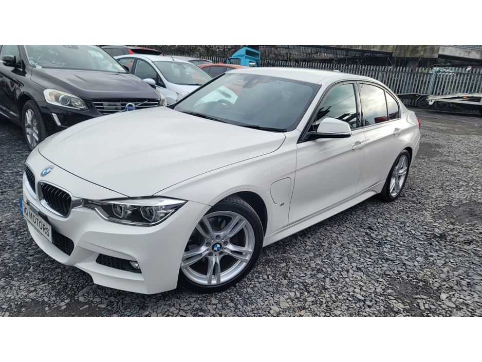 2016 BMW 3 Series - image 3