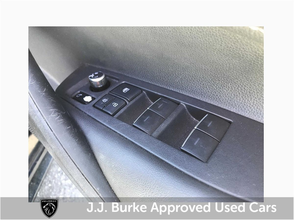 2019 Toyota Corolla - image 20